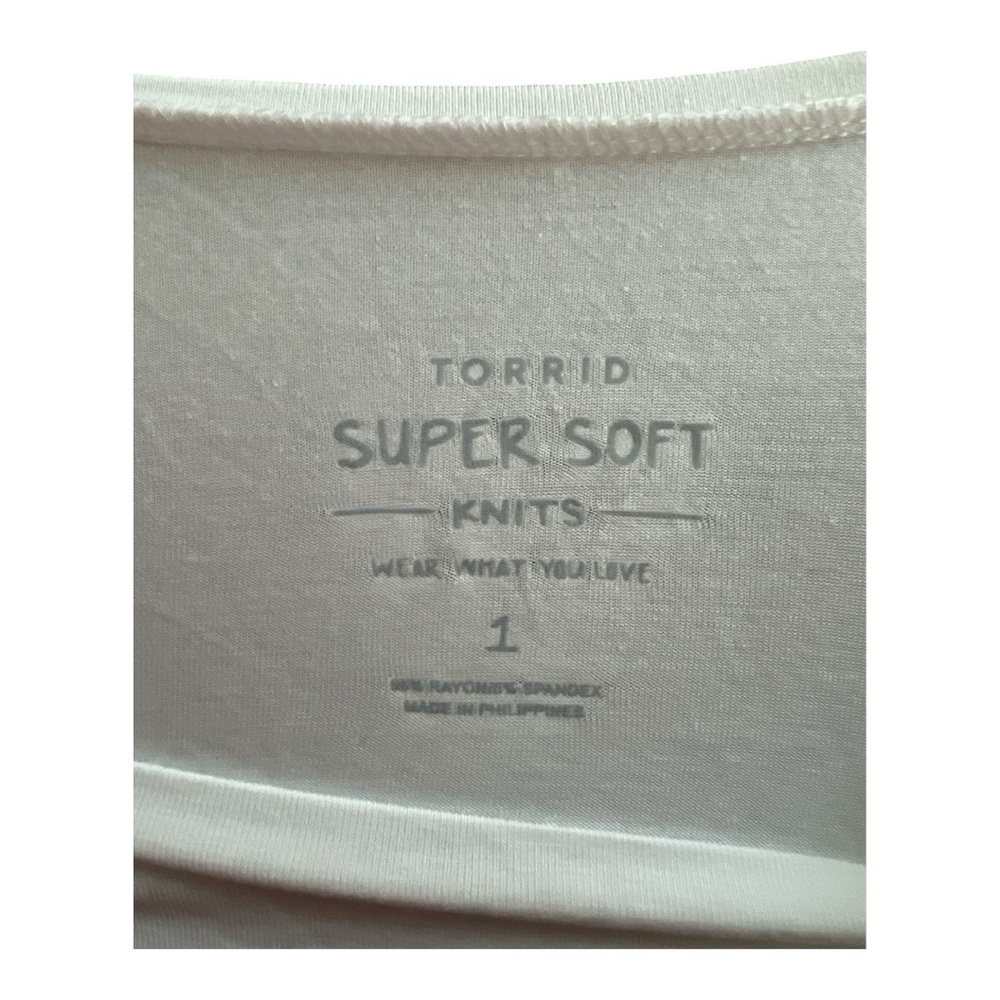 Torrid Perfect Tee - Super Soft Leopard Sequin Bolt White Size 1 (14/16) - Picture 6 of 7